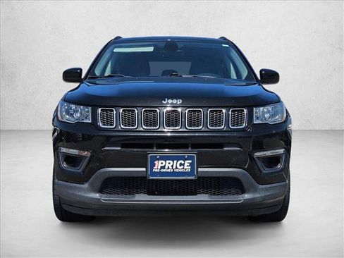 Used 2018 Jeep Compass Latitude w/ Popular Equipment Group FWD image 2