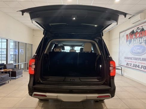 Used 2024 Ford Expedition Limited image 6