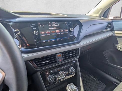 Used 2024 Volkswagen Taos SE image 13