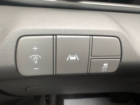 Used 2023 Hyundai Elantra SEL image 18