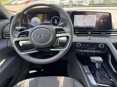 Used 2023 Hyundai Elantra SEL w/ Convenience Package FWD image 24