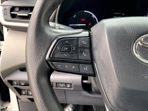 Certified 2024 Toyota Sienna LE image 23