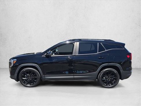 Used 2023 GMC Terrain SLE w/ Driver Convenience Package FWD image 9