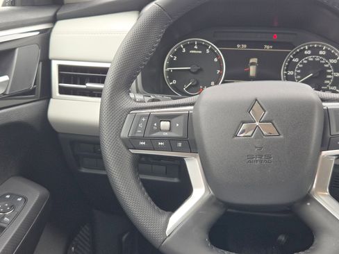 Used 2025 Mitsubishi Outlander SE FWD image 19