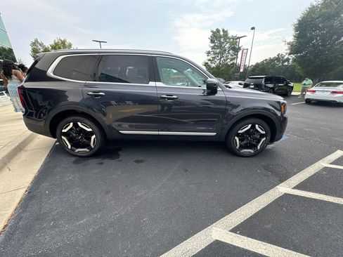 Used 2025 Kia Telluride S AWD/4WD image 4