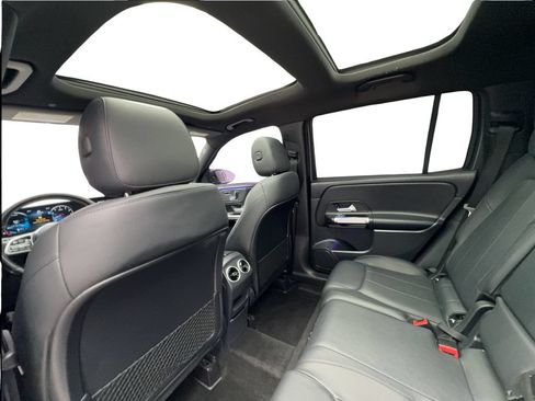 Used 2022 Mercedes-Benz GLB 250 image 21