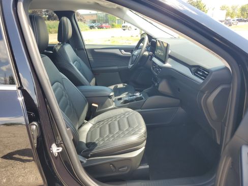 Used 2023 Ford Escape Platinum w/ Premium Technology Package AWD/4WD image 9