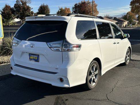 Used 2015 Toyota Sienna SE image 3