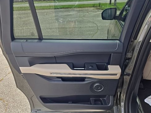 Used 2024 Ford Expedition Max XLT RWD image 19