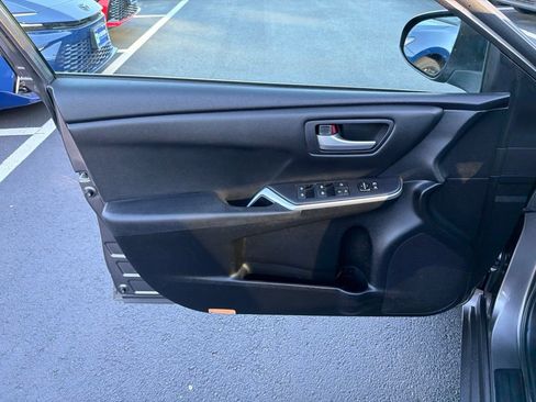 Used 2015 Toyota Camry SE FWD image 16