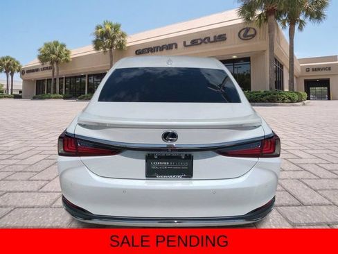 Certified 2022 Lexus ES 300h Ultra Luxury w/ Accessory Package 2 FWD image 5