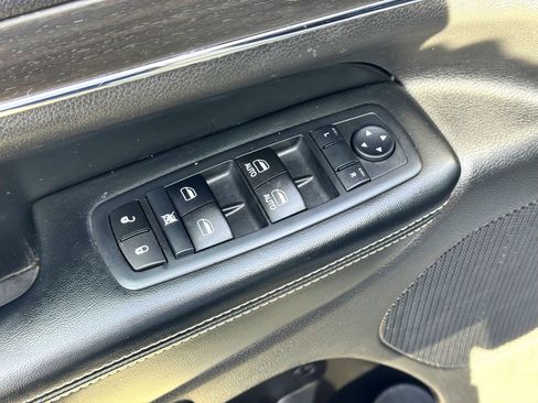 Used 2017 Jeep Grand Cherokee Limited image 14