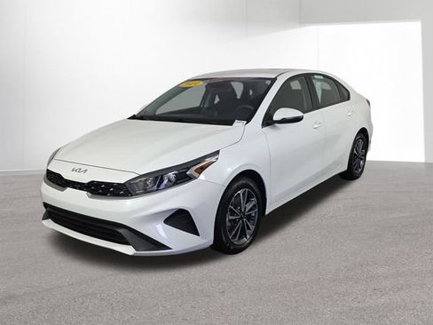 Used 2024 Kia Forte LXS w/ LXS Technology Package FWD image 11