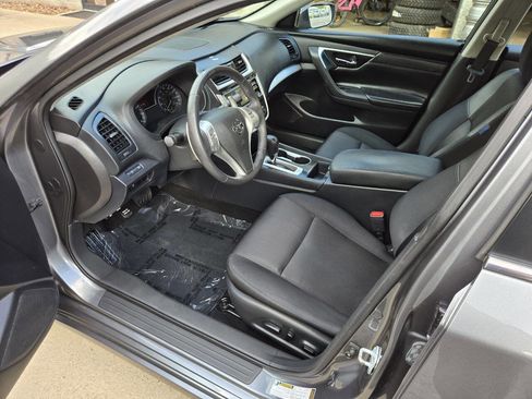 Used 2017 Nissan Altima 2.5 SR w/ Midnight Edition Package FWD image 10