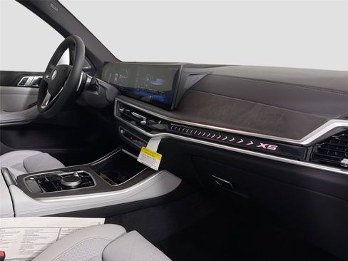 New 2026 BMW X5 xDrive40i AWD/4WD image 28