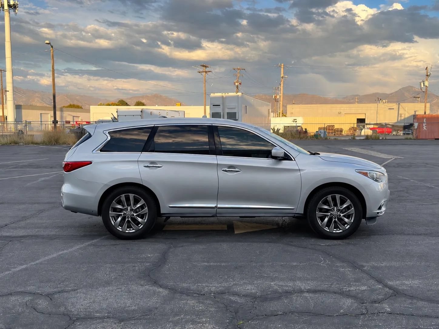 Used 2013 INFINITI JX35 AWD w/ Premium Pkg image 6