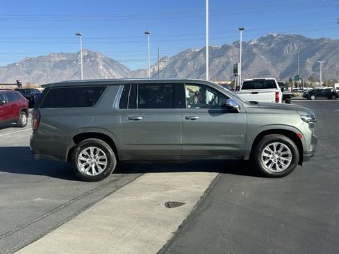 Used 2023 Chevrolet Suburban Premier image 31