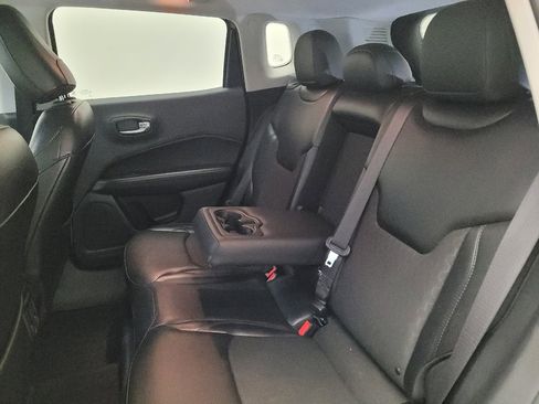Used 2018 Jeep Compass Latitude FWD image 18
