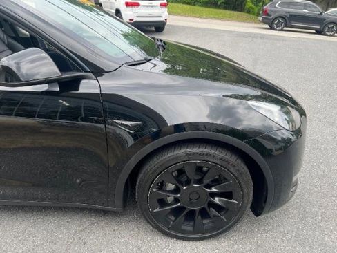 Used 2023 Tesla Model Y Long Range AWD/4WD image 4