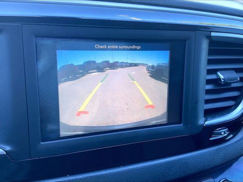 Used 2020 Chrysler Pacifica Touring w/ S Appearance Package FWD image 26