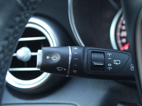 Used 2018 Mercedes-Benz GLC 300 4MATIC image 30