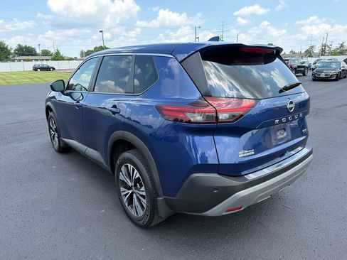 Used 2023 Nissan Rogue SV FWD image 5