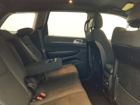 Used 2021 Jeep Grand Cherokee Laredo AWD/4WD image 19