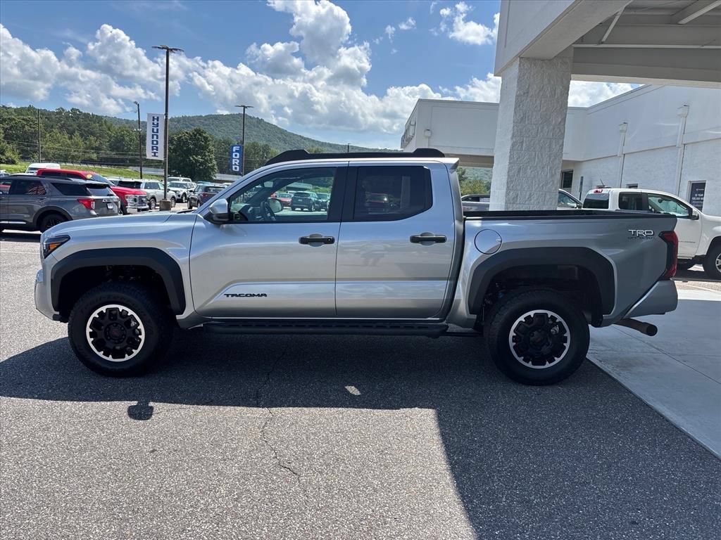 Used 2024 Toyota Tacoma TRD Off-Road AWD/4WD image 24