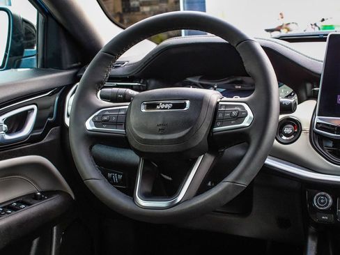 Used 2025 Jeep Compass Limited image 26