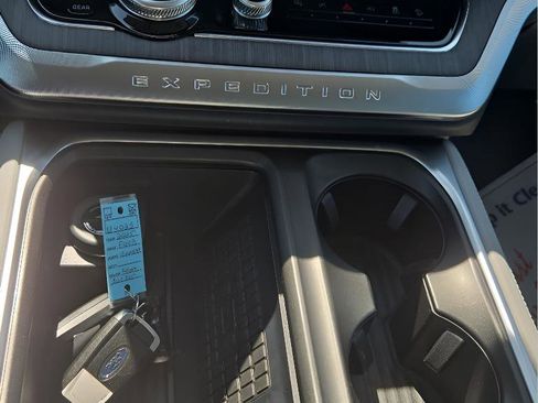 Used 2025 Ford Expedition Platinum w/ Platinum Ultimate Package AWD/4WD image 23