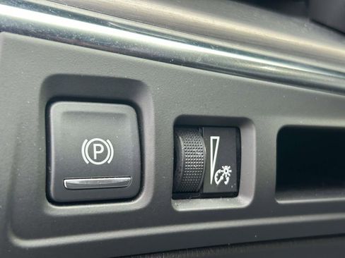 Used 2022 Cadillac XT5 Luxury image 33