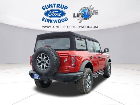 Used 2024 Ford Bronco Badlands AWD/4WD image 3