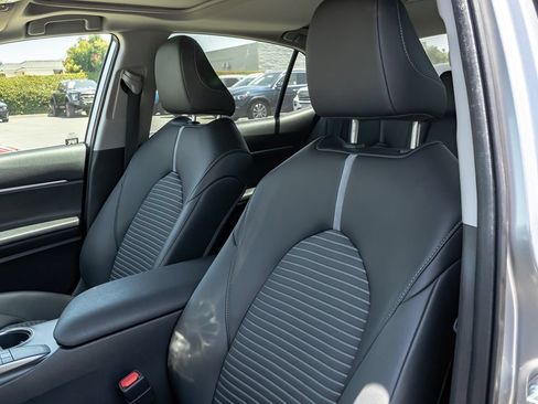 Used 2022 Toyota Camry SE w/ Convenience Package FWD image 7