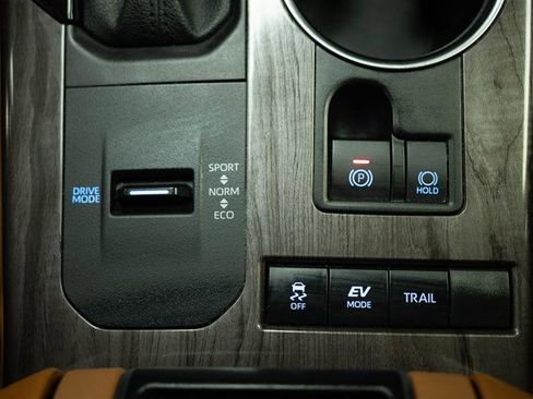 Used 2021 Toyota Highlander Platinum AWD/4WD image 25