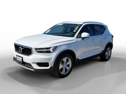 Used 2019 Volvo XC40 T5 Momentum AWD/4WD image 1