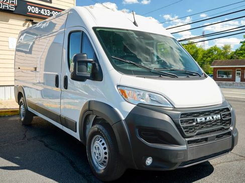 Used 2025 RAM ProMaster 2500 w/ Convenience Group FWD image 3