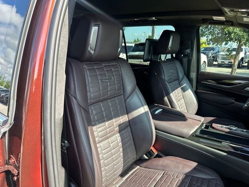 Certified 2023 Cadillac Escalade ESV Premium Luxury Platinum w/ Heavy-Duty Trailer Package AWD/4WD image 43