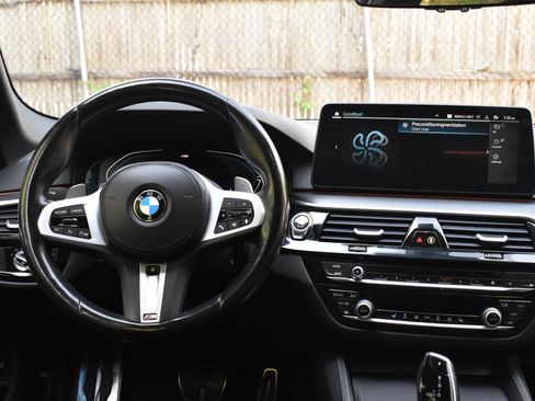 Used 2022 BMW 530i xDrive w/ M Sport Package image 29