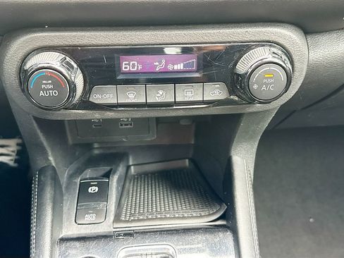 Certified 2024 Nissan Kicks SR FWD image 17