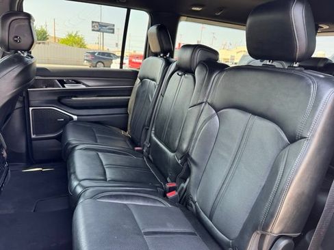 Used 2024 Jeep Wagoneer Series II w/ Flexible Seating Group AWD/4WD image 12