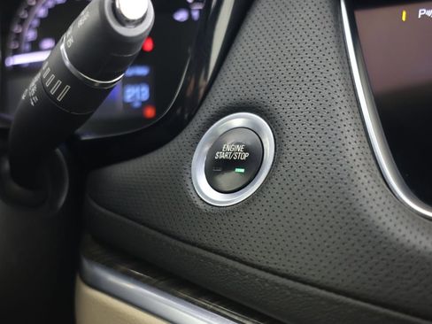 Used 2018 Cadillac XT5 Base image 16