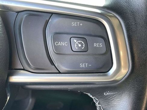 Used 2018 Jeep Wrangler Unlimited Sahara image 18