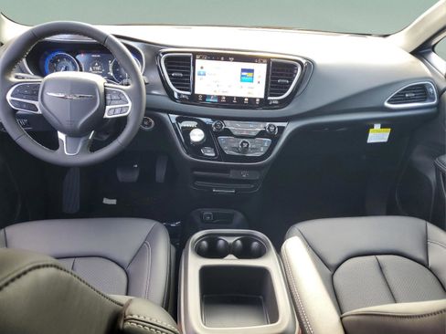 New 2026 Chrysler Voyager LX image 10