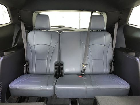 Used 2022 Buick Enclave Essence image 18