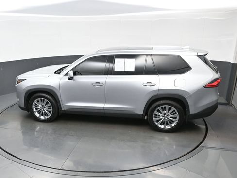 Used 2024 Toyota Grand Highlander AWD image 38