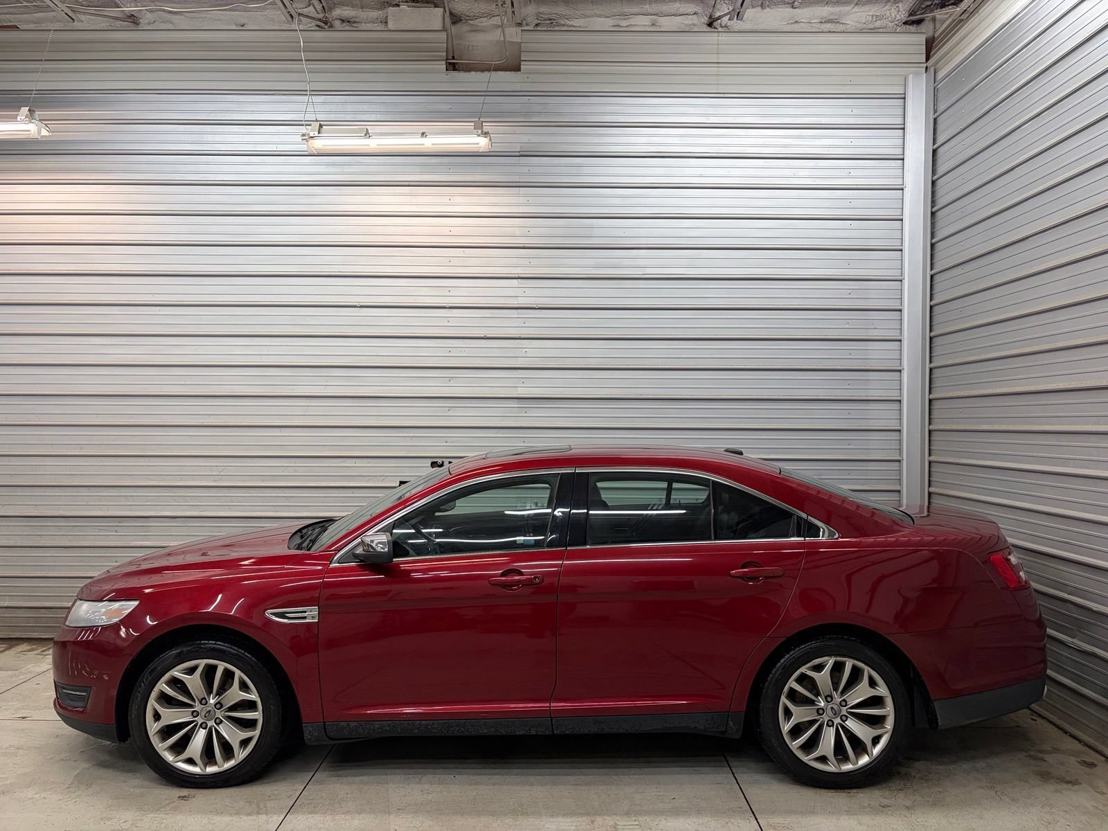 Used 2013 Ford Taurus Limited FWD image 6