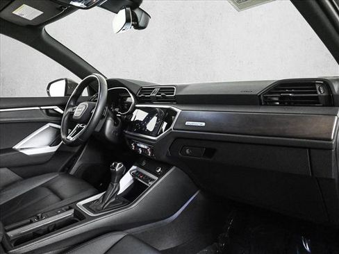 Used 2022 Audi Q3 2.0T Premium Plus image 23