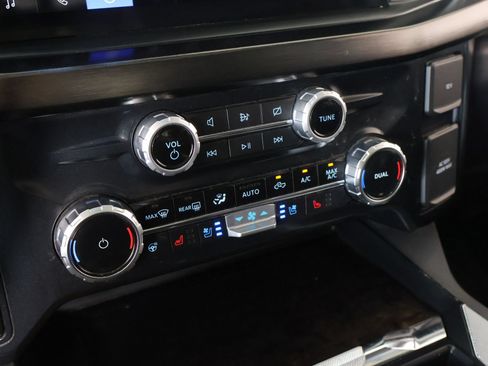 Used 2023 Ford F250 Lariat w/ Sport Appearance Package AWD/4WD image 8