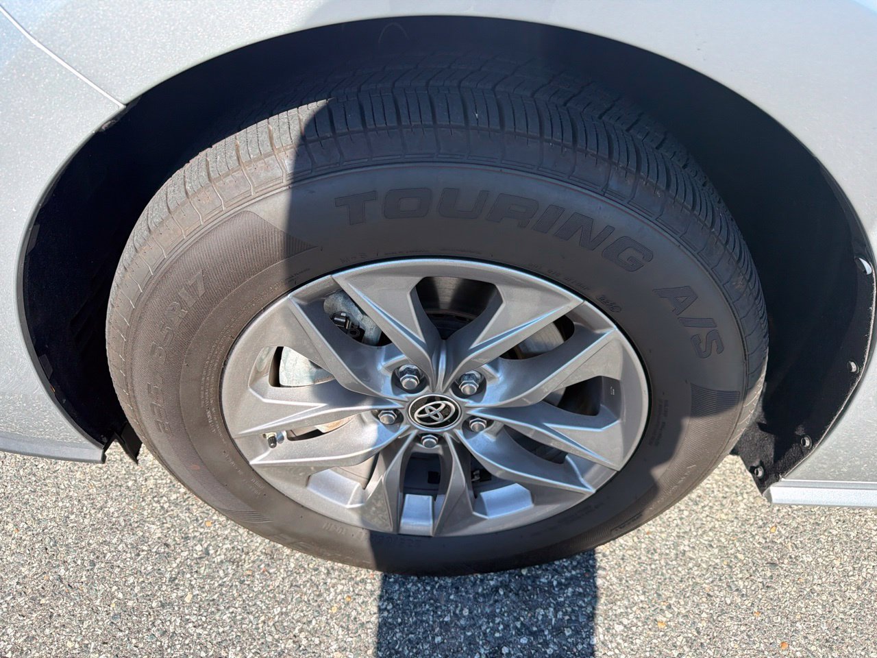 Used 2025 Toyota Sienna XLE FWD image 13