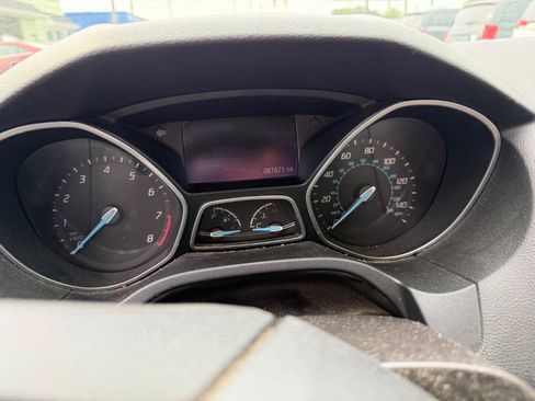 Used 2013 Ford Focus SE w/ SE Winter Pkg FWD image 12